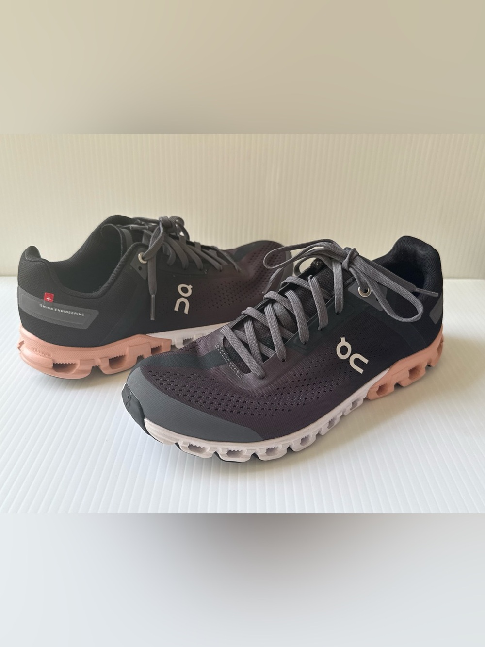 On  Cloud Women’s Running  Grey Sneakers with Pink Midsole Trim Size 9